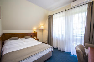 Hotel Redyk - restaurante con mesa servida