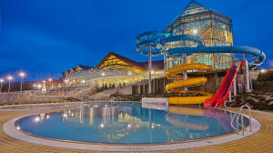 Hotel Redyk - entrada principal con decoración tradicional